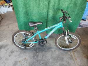 lot 176 image: Mongoose bike