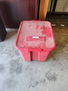 lot 229 image: Bin full of Christmas decorations