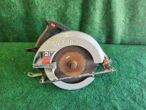 lot 93 image: 714 circular saw by Skil-saw