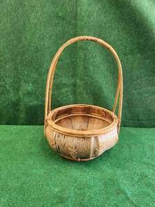 lot 120 image: Handmade basket with handle