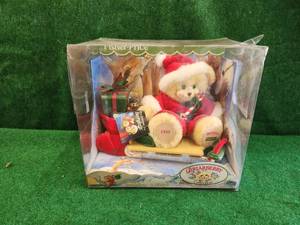 lot 130 image: 1999 Berrykris & Sleigh Christmas collectible