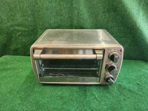 lot 137 image: Oster toaster oven