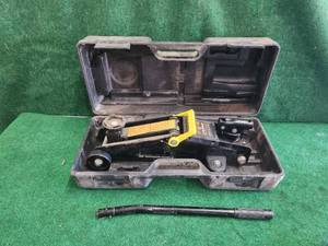 lot 165 image: Black Jack 2-ton jack in case