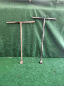 lot 170 image: Selection of 2 water valve shutoff keys