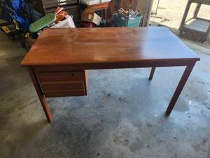 lot 187 image: Very nice 3 drawer wood desk with storage under desktop