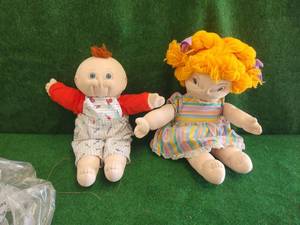 lot 190 image: Selection of 2 cabbage patch type dolls
