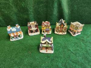 lot 213 image: Selection of Christmas village pieces