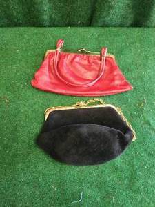 lot 218 image: Selection of vintage ladies clutches-bags