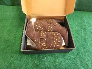 lot 220 image: Pair of womens brown boots