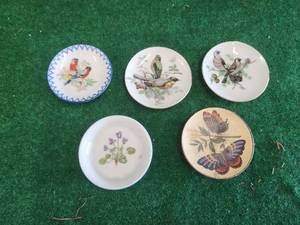 lot 231 image: Selection of mini collectible plates
