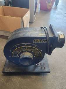 lot 287 image: GMC dust extractor