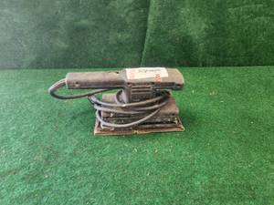 lot 274 image: Black % Decker finishing sander