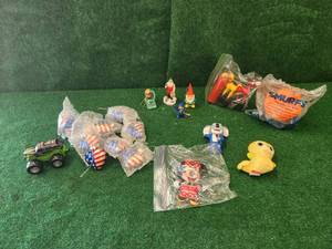 lot 272 image: Selection of collectible toys