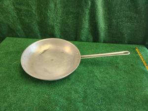 lot 201 image: Large Aluminum frying pan