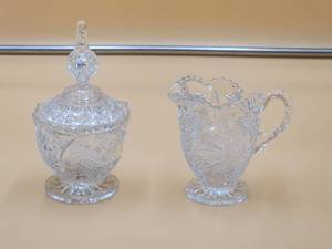 lot 5 image: Vintage Hofbauer Byrds Collection Creamer & Lidded Sugar bowl