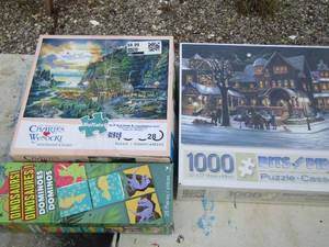 lot 28 image: puzzles and dinosaur dominoes