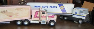 lot 33 image: Napa BIG RIG - MaryKay Cosmetics     big rig