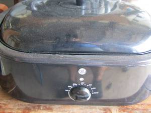 lot 39 image: used black GE roaster