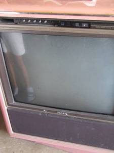 lot 40 image: Magnavox pink TV vintage comes with remote and hand book