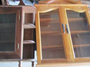 lot 42 image: brown mini curio 16165- 3 tier mini curio 2015