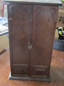 lot 43 image: double door 6 drawer jewelry box 18107