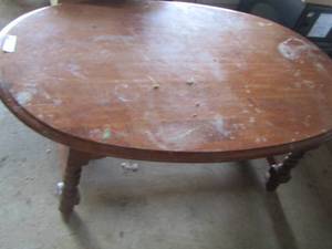 lot 45 image: Oval coffee table 184527