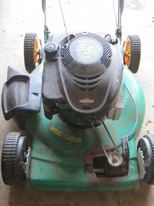 lot 55 image: WEEDEATER Lawn mower 5.5 HP 22 cut