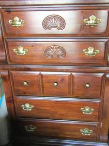 lot 67 image: 5 drawer wooden chest 513618