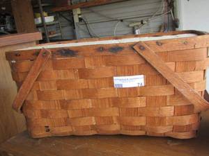 lot 74 image: dbl handled wicker style picnic basket no top