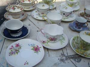 lot 92 image: Bone China - Shelley england tea cups and plates