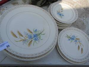 lot 96 image: Triumph warranted 22k gold plates. Dinner plates, saucers and more