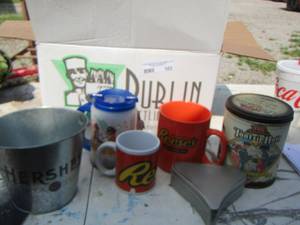 lot 103 image: Hersheys bucket- tootsie roll can tin- reeses coffee cup