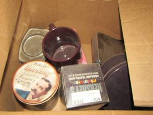 lot 104 image: Vintage Hersheys tin can lot