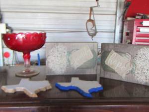 lot 112 image: 2 wall dcor pics 2 Texas coasters - red fruit bowl