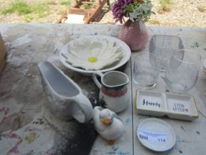 lot 114 image: kitchen lot- creamer- gravy boat- cups and more