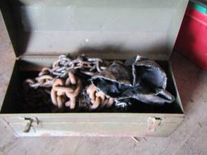 lot 163 image: tool box inside holds various size chains