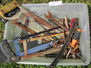lot 175 image: lot of screw drivers and hand saws