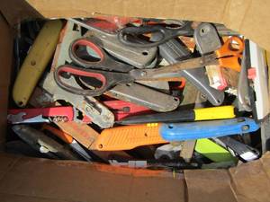 lot 179 image: small hand tools- screw drivers, putty knifes and more