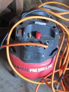lot 180 image: Central pneumatic air compressor with new air hose