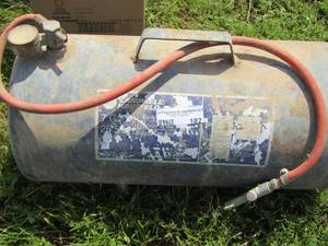 lot 182 image: Campbell Hausfeld 7 gallon air tank with hose