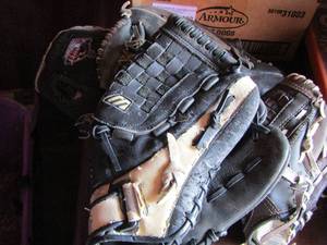 lot 191 image: baseball gloves qty 5