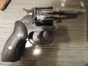 lot 10 image: STARTERS PISTOL  - RTS- 22 cal model 1966 revolver- 8 shot