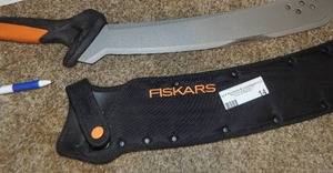 lot 14 image: FISKARS KNIFE 13 BLADE - 24N TOTAL LENGTH