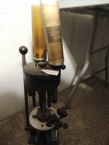 lot 12 image: Duomatic shotgun shell Reloader