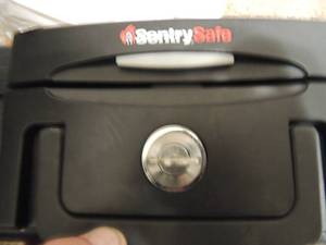lot 3 image: Sentry safe with key