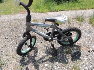 lot 238 image: kid bike huffy rock it 12 wheels