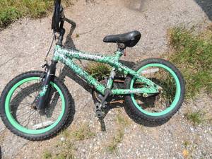 lot 239 image: invader bike - 16 green and black