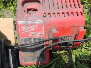 lot 250 image: Milwaukee charger- m12- m18 plus charger