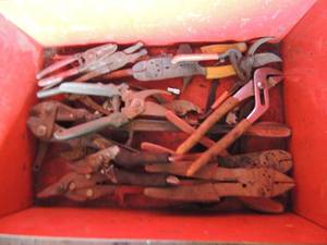 lot 259 image: tin snips - wire cutters- sm bolt cutters