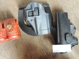 lot 276 image: 2 holsters, leather clip holder ( black hawk)